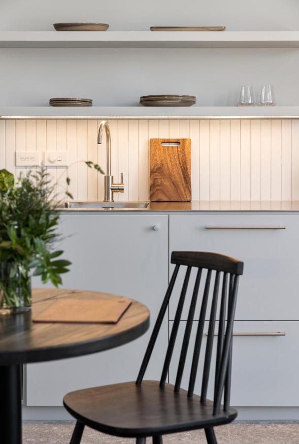The Chamberson Hotel Dunedin Luaran gambar A kitchen with a cutting board