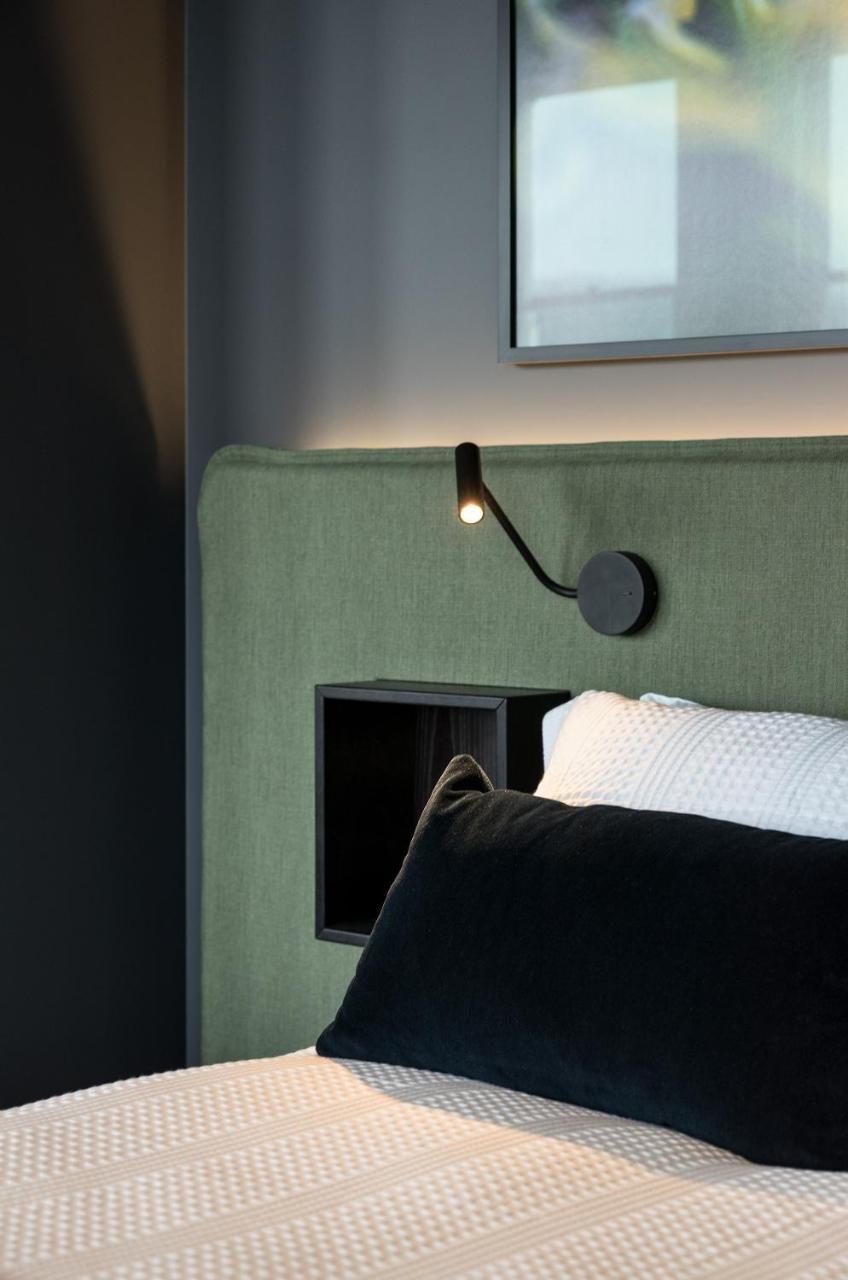 The Chamberson Hotel Dunedin Luaran gambar A wall-mounted reading light